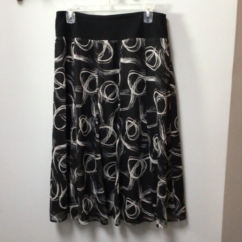 JM Collection - Black skirt with white circle swirls